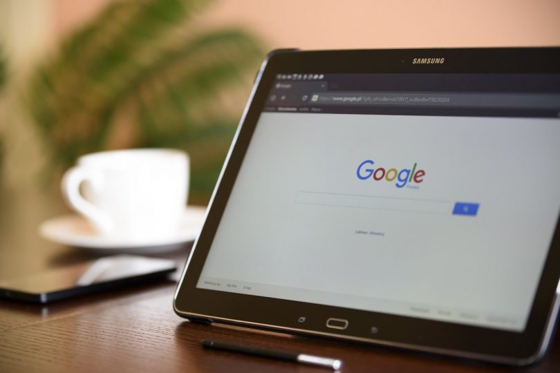 Saiba como consultar notas fiscais de forma rápida e segura - Tela inicial do Google Chrome em um tablet